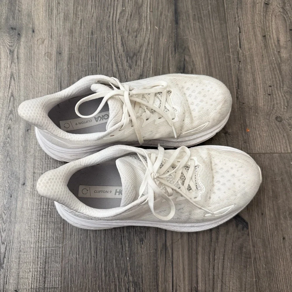 Hoka Clifton 9 – Women’s 8D (Wide) in White - Picture 2 of 9